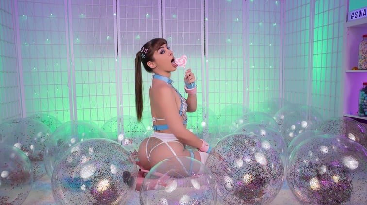 Tommy's Love Lollipop Tommy King SwallowBay vr porn video